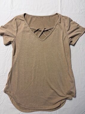 Everyday V-Neck Cross-Back Tee in Taupe